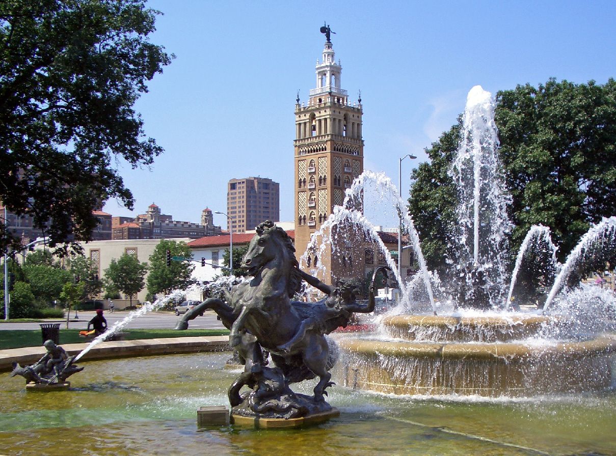 J.C. Nichols Fountain by Henri-Léon Gréber, at the Country Club Plaza, Kansas City, KS, USA