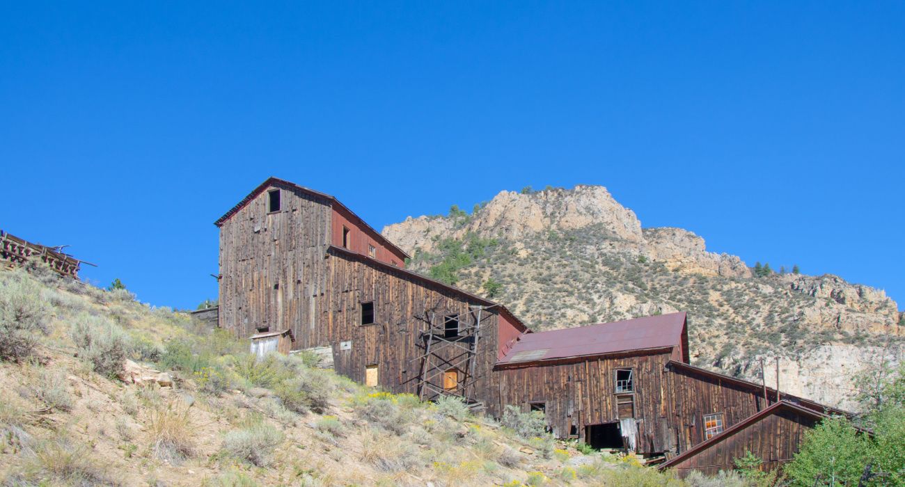 Idaho's Strangest Lake Has A Creepy Yet Beautiful Backstory