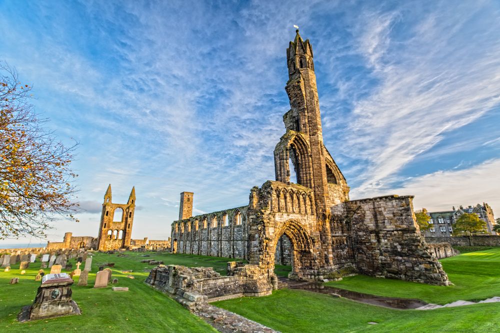 Cette cathédrale médiévale était la plus grande d'Écosse et ses ruines ...