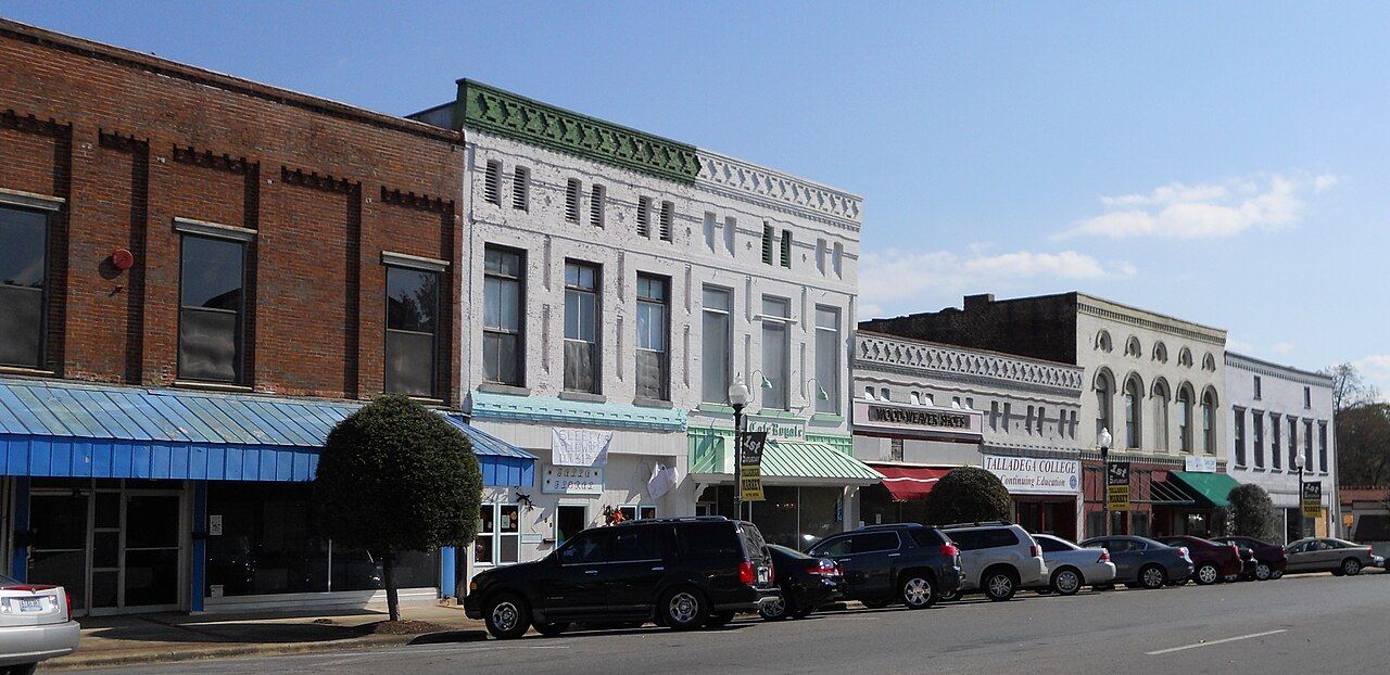 10 Of The Least-Crowded Towns To Visit In The South To See Fall Foliage