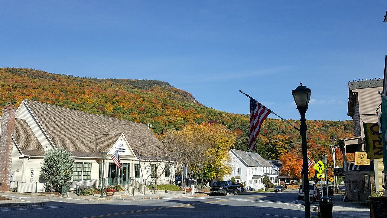 The main street of Bristol, Vermont in the fall