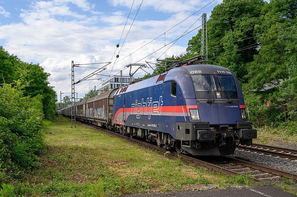 17 Best Sleeper Train Journeys In The World (Luxury & Budget)