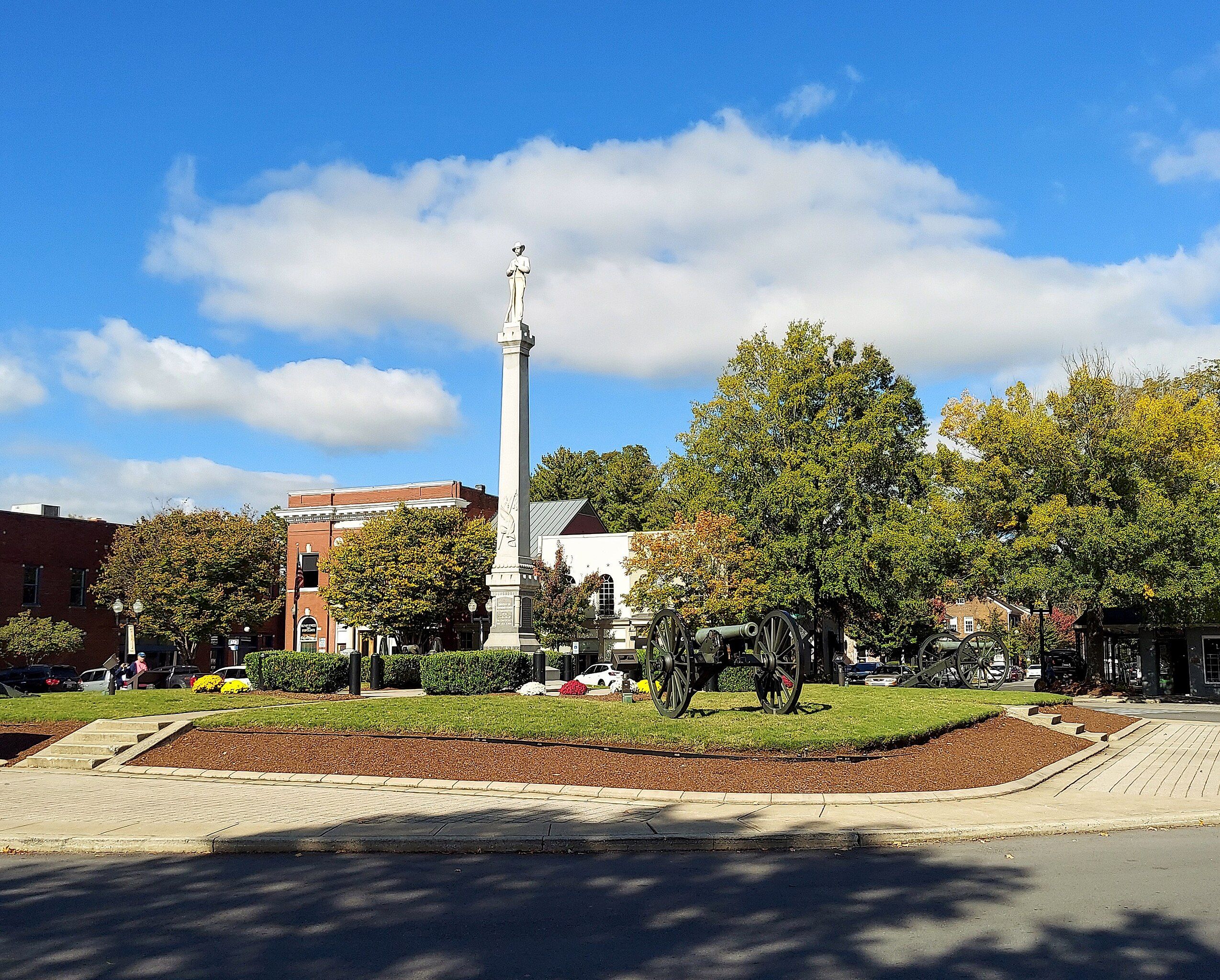Start of change of leaves into fall colors in Franklin Public Square, Tennessee
