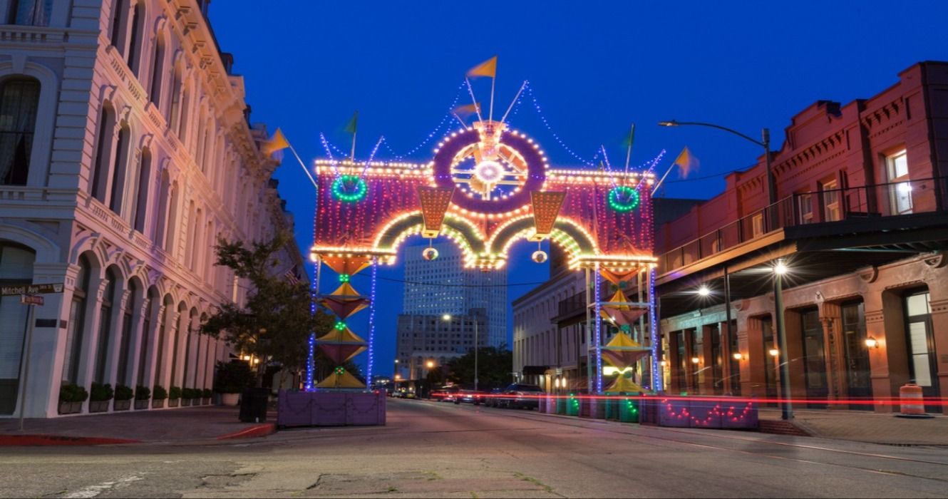 10 Of The Best Ghost Tours In Galveston That Combine History With Horror