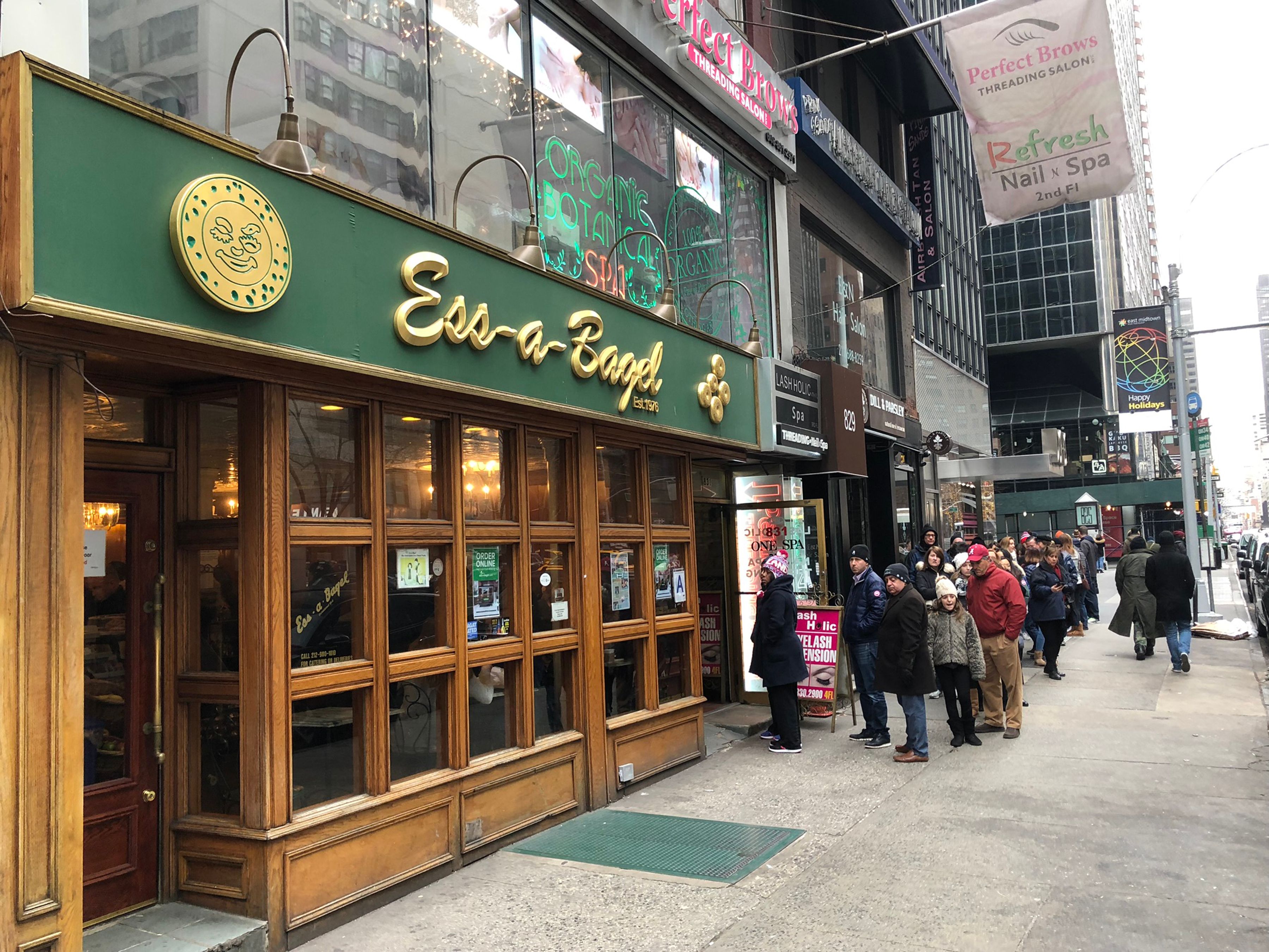 The queue outside ESS-A-BAGEL in Manhattan. 