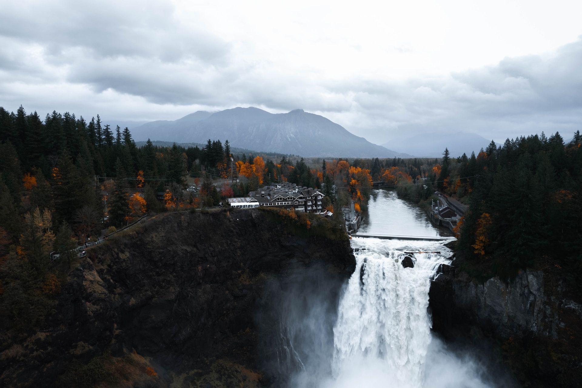 The Most Beautiful Waterfall In Washington Is Less Than An Hour Away