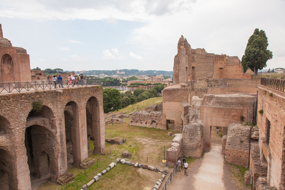 アウグストゥスの家（強大なローマ皇帝の古代の住居）を見学