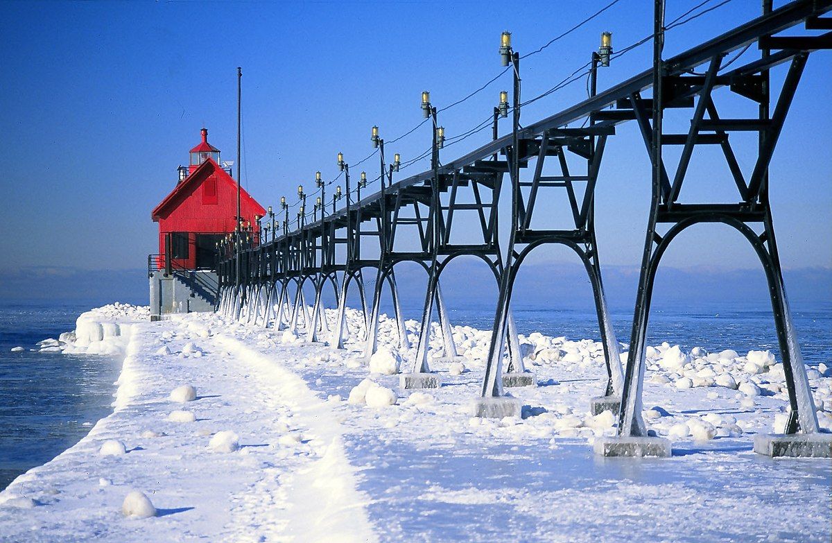 10 Frozen Lighthouses To Visit In Michigan This Winter