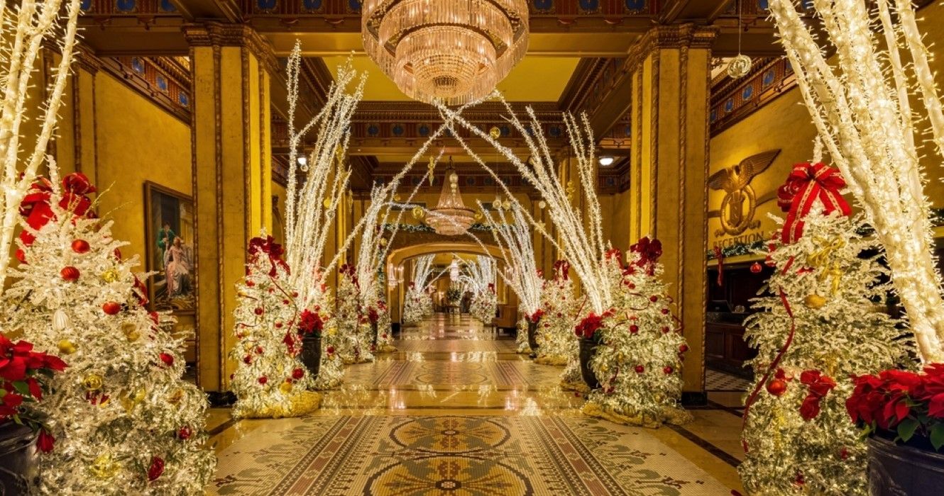 Christmas decoration in the historical Roosevelt hotel, New Orleans