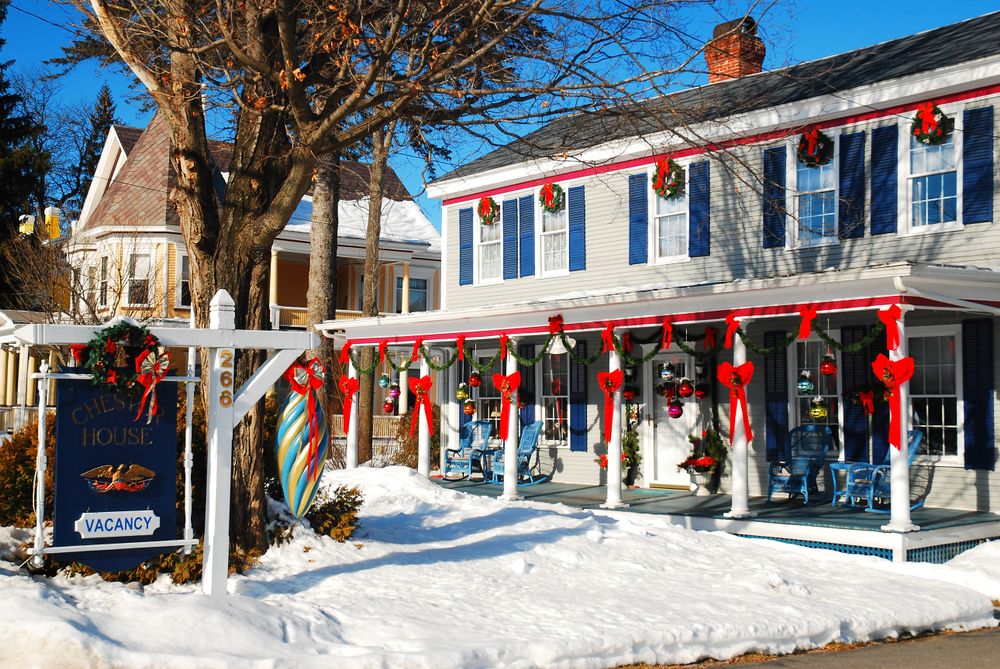 10 Charming US Small Towns For Traditional Holiday Festivities