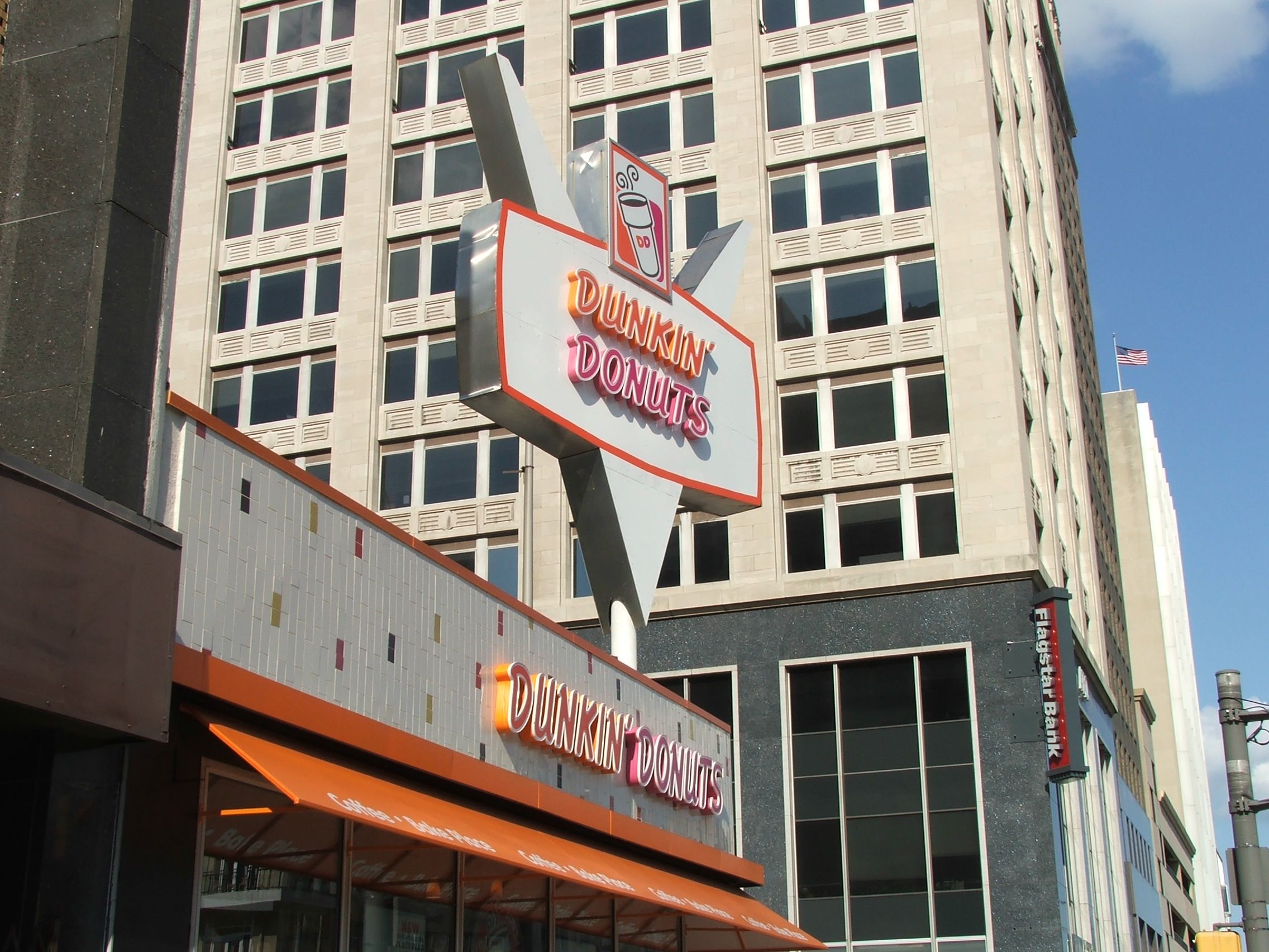 Dunkin'_Donuts_in_Downtown_Indianapolis