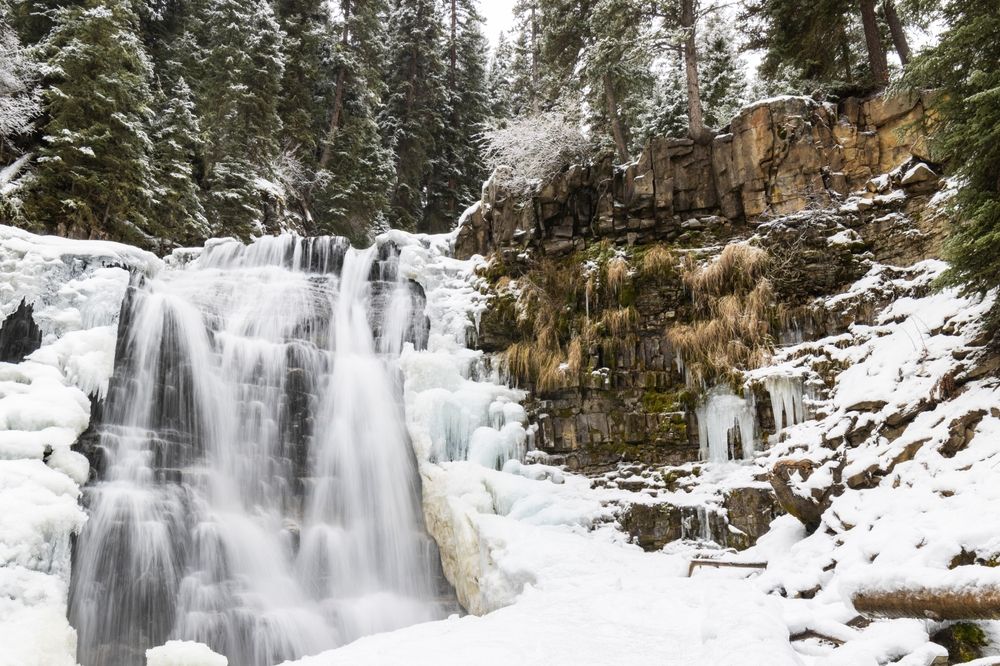 These Frozen Waterfall Hikes Are The Most Beautiful In The US