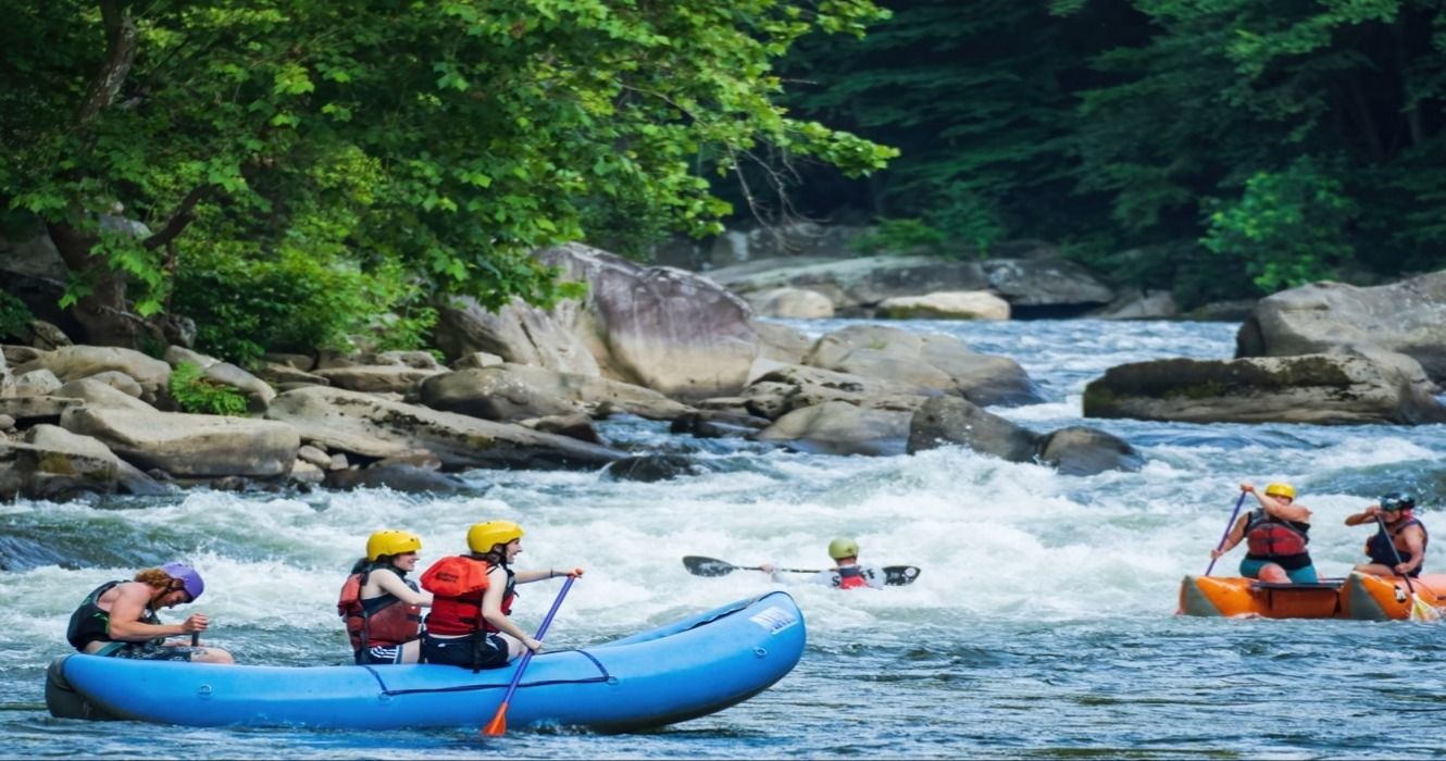 Rafters on the Lower Youghiogheny River at Cucumber Rapid, Ohiopyle, PA, USA
