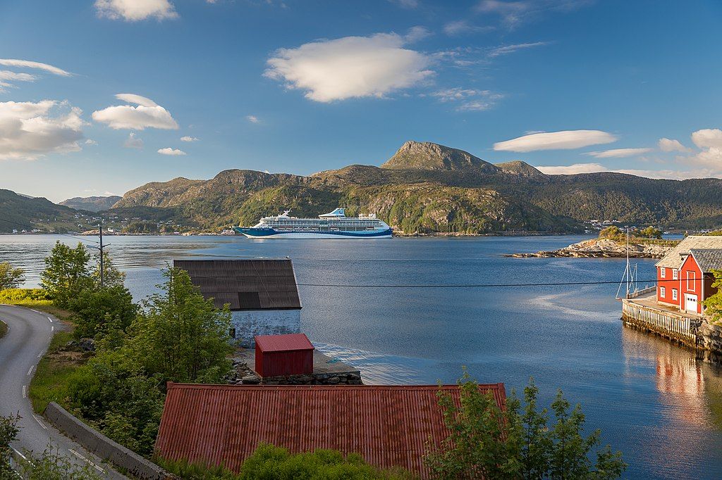 Husevågøy Nordfjord panorama