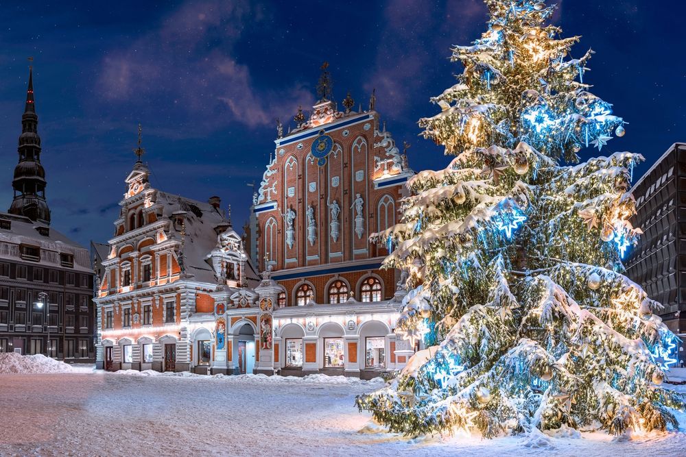 Hall square with House of the Blackheads and Christmas tree in winter, old town Riga, Latvia