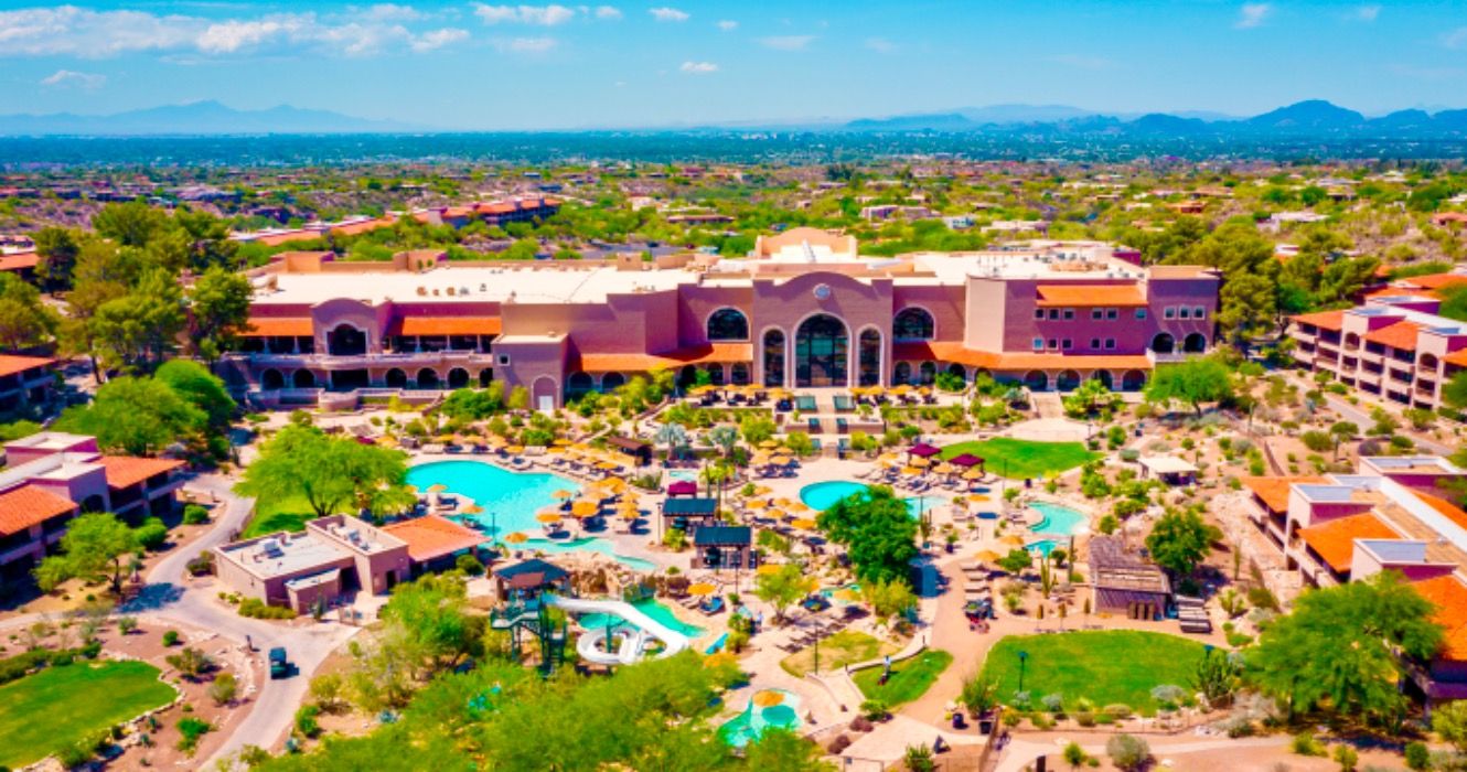 Luxury hotel and spa with pool in Catalina Foothills