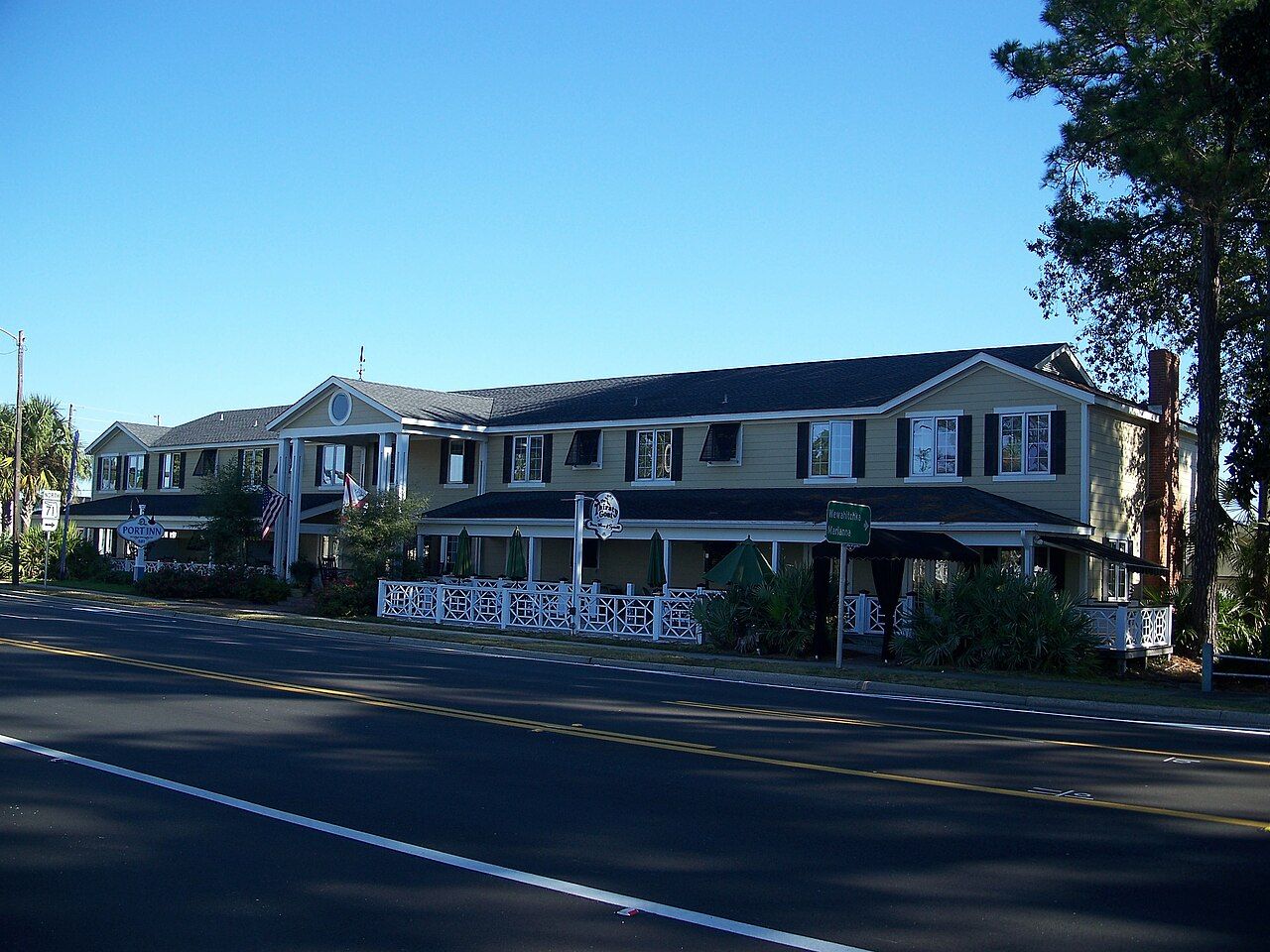 10 Small Florida Beach Towns To Retire For Less Than 2,500 A Month