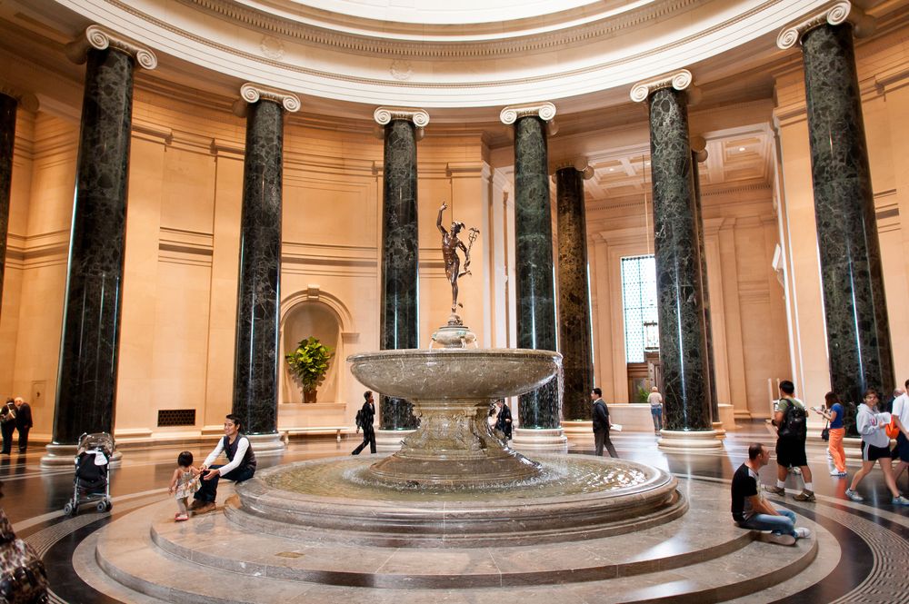 Hall of the National Gallery of Art in Washington, D.C, USA