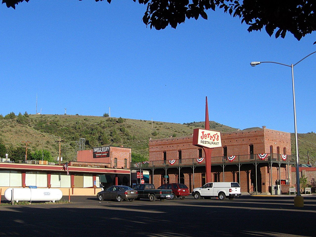 7 Mountain Towns In Oregon For Hikers