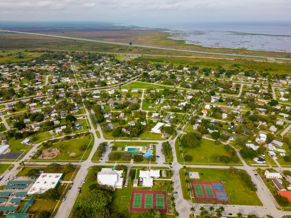 10 Small Towns In Florida Where You Can Retire For Less Than $2,500 A Month