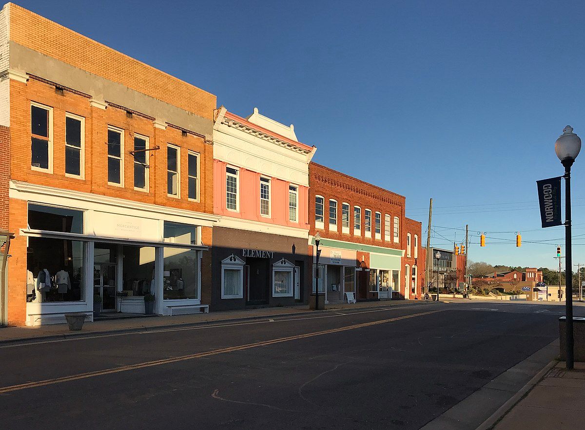 10 Affordable Small Towns In The South To Live In