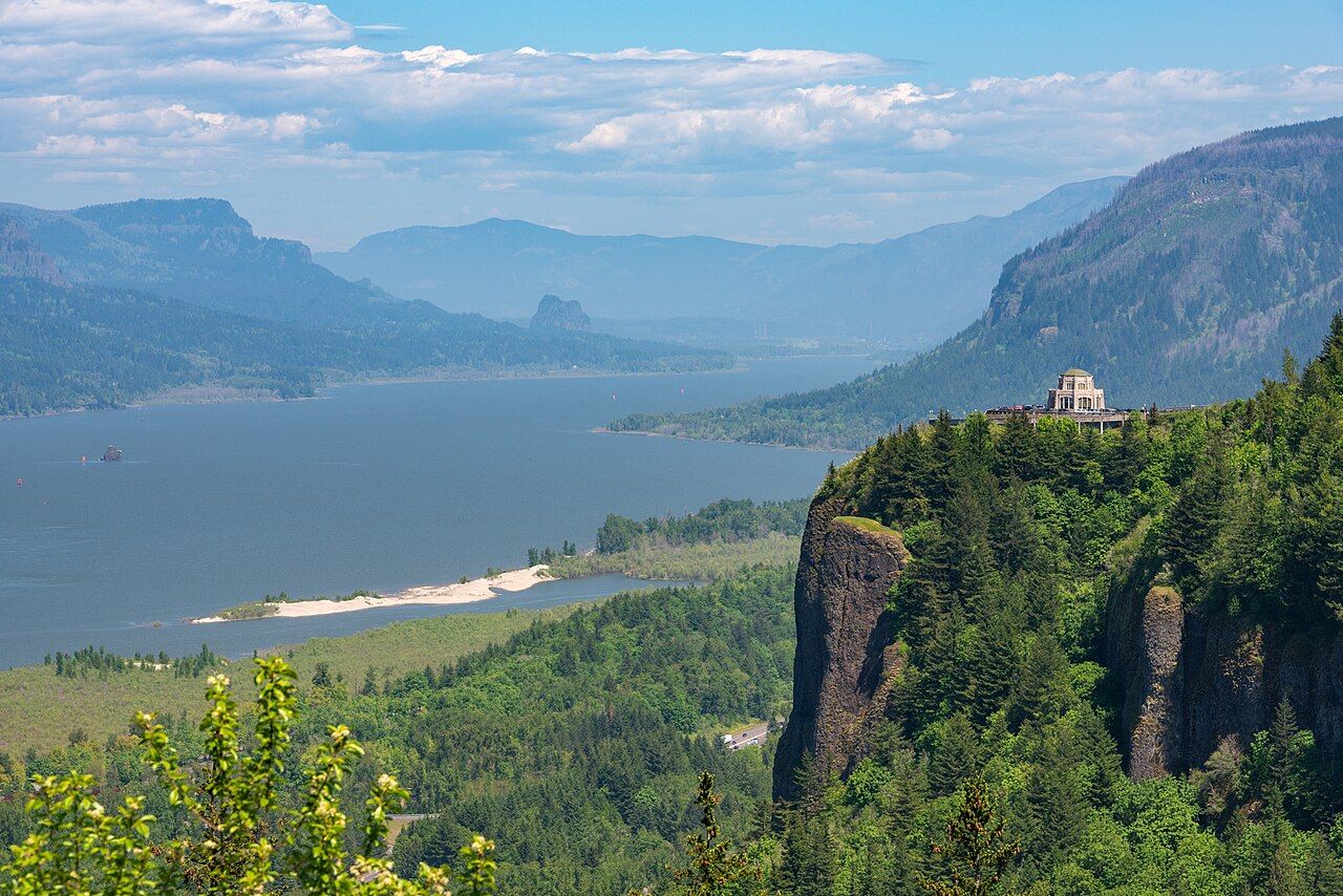 Stunning view of Vista House, the Columbia River Gorge and the Historic Columbia River Highway from Women's Forum Viewpoint