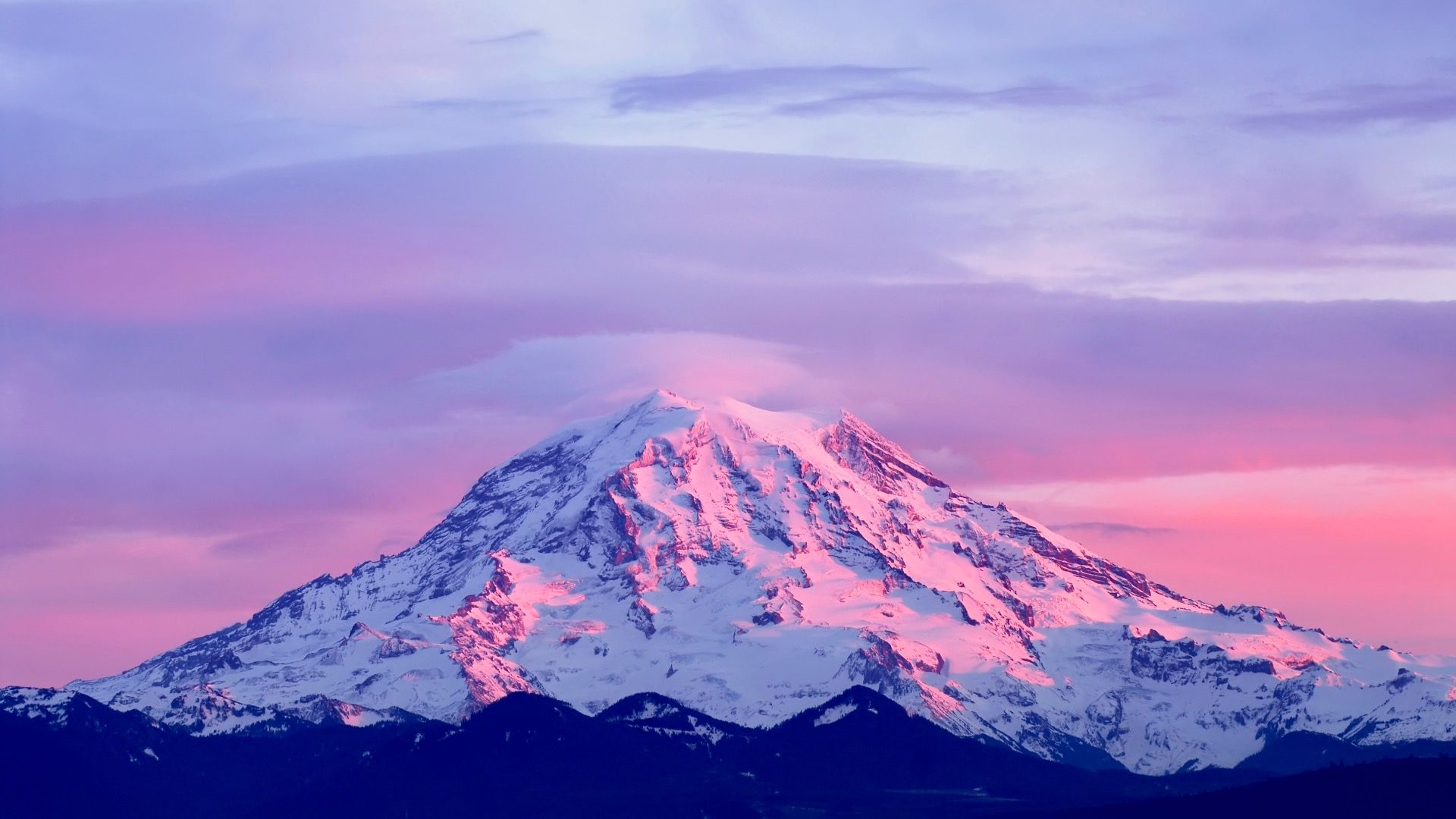 Pink sunset light on Mount Rainier in the Cascade Range, Washington State, USA