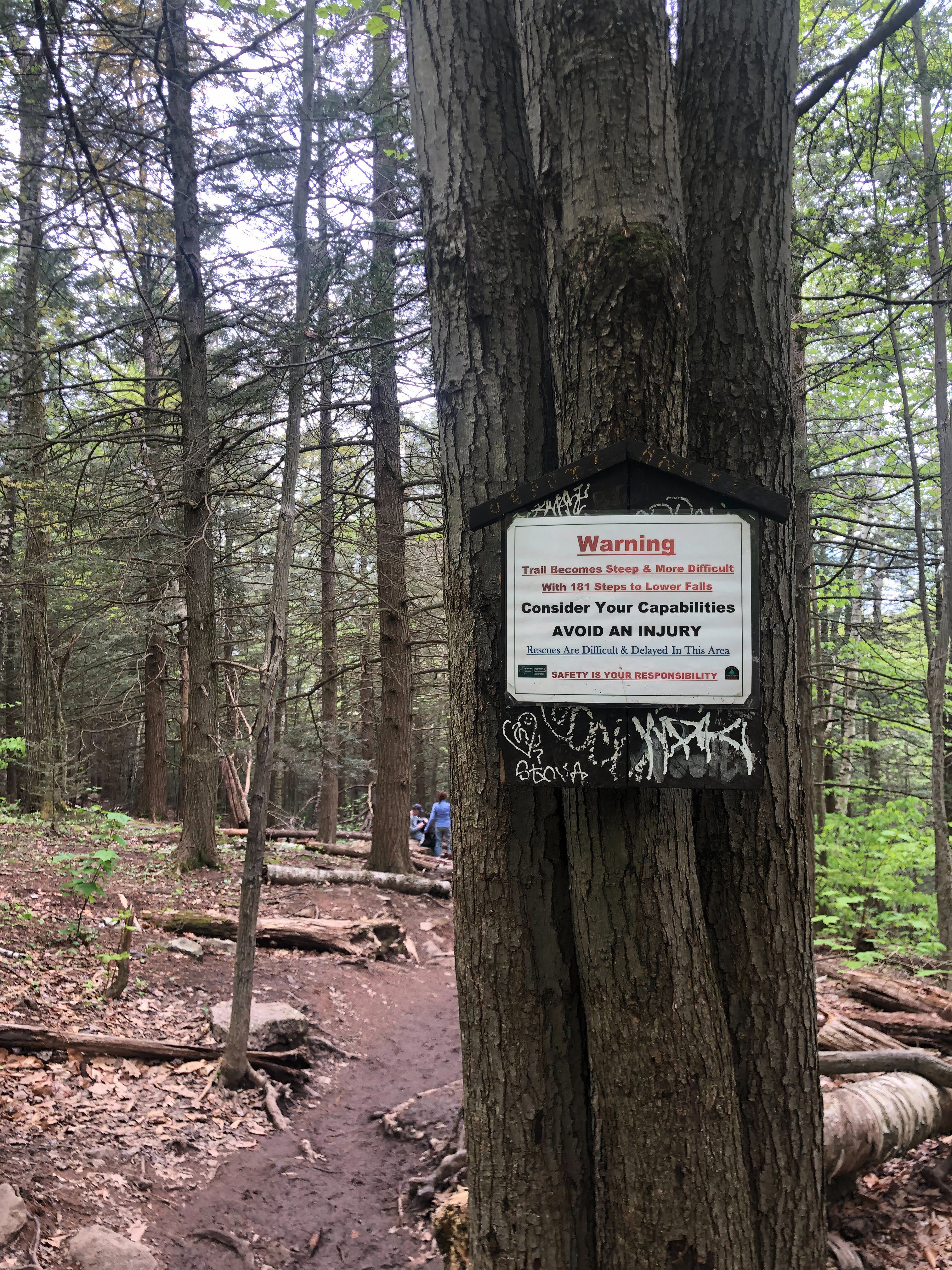 Warning signs on the trail to Kaaterskill Falls