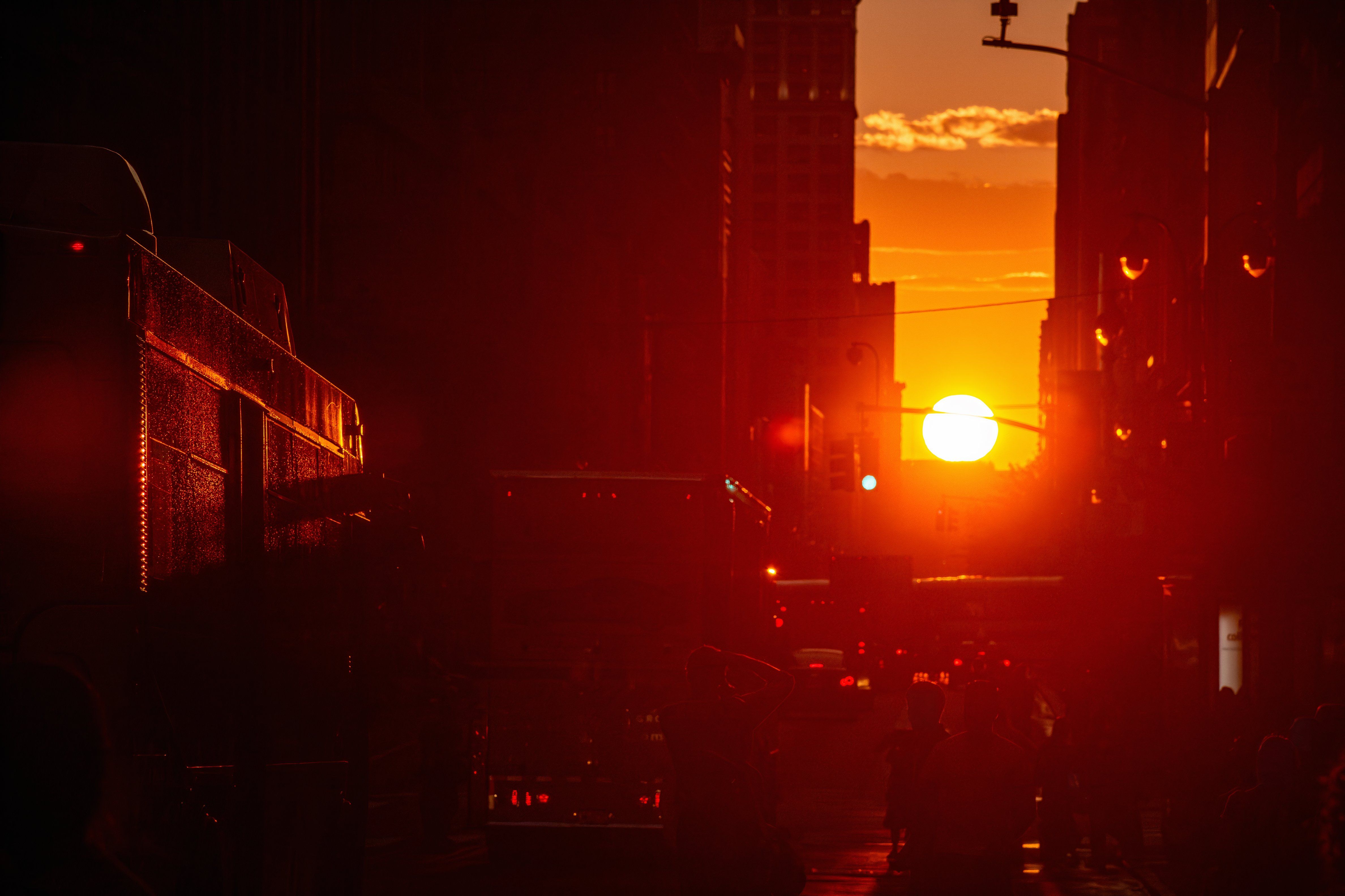 It's Worth Traveling To NYC For Manhattanhenge At Least Once