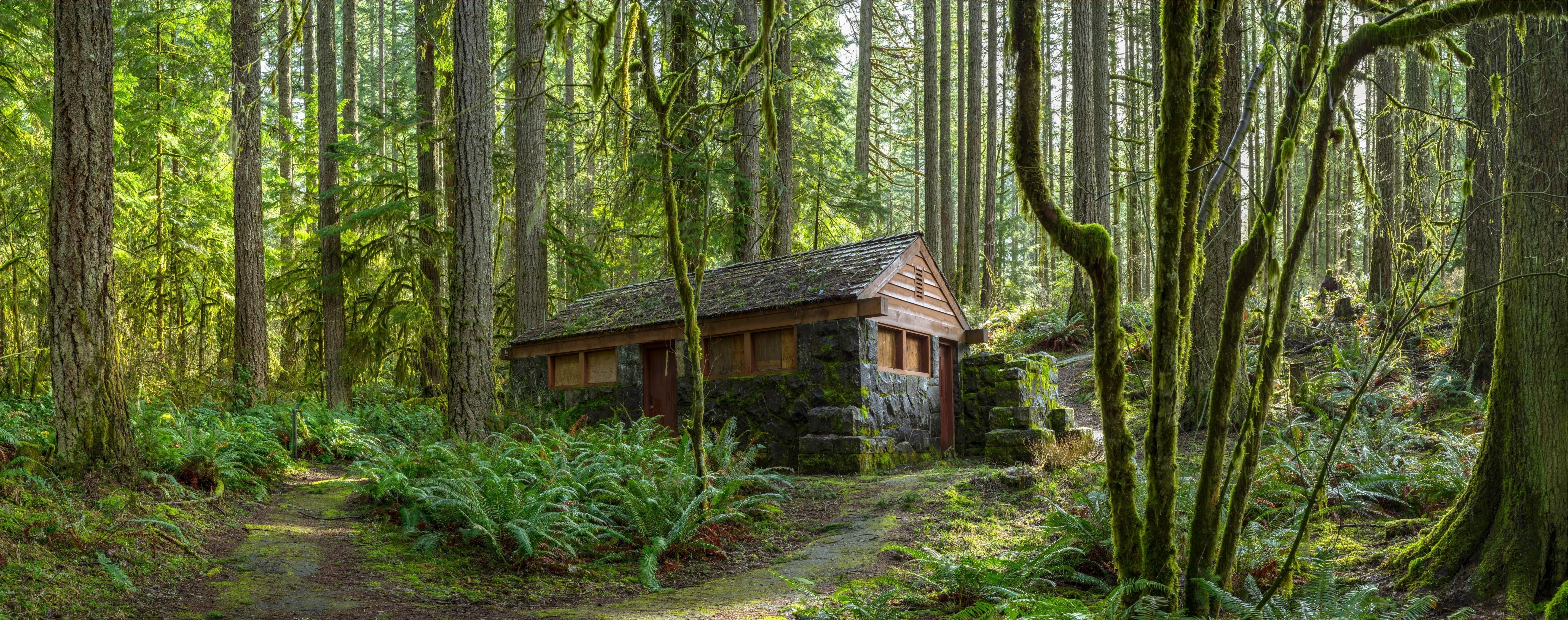 Abandoned house at Silver Falls State Park, Oregon