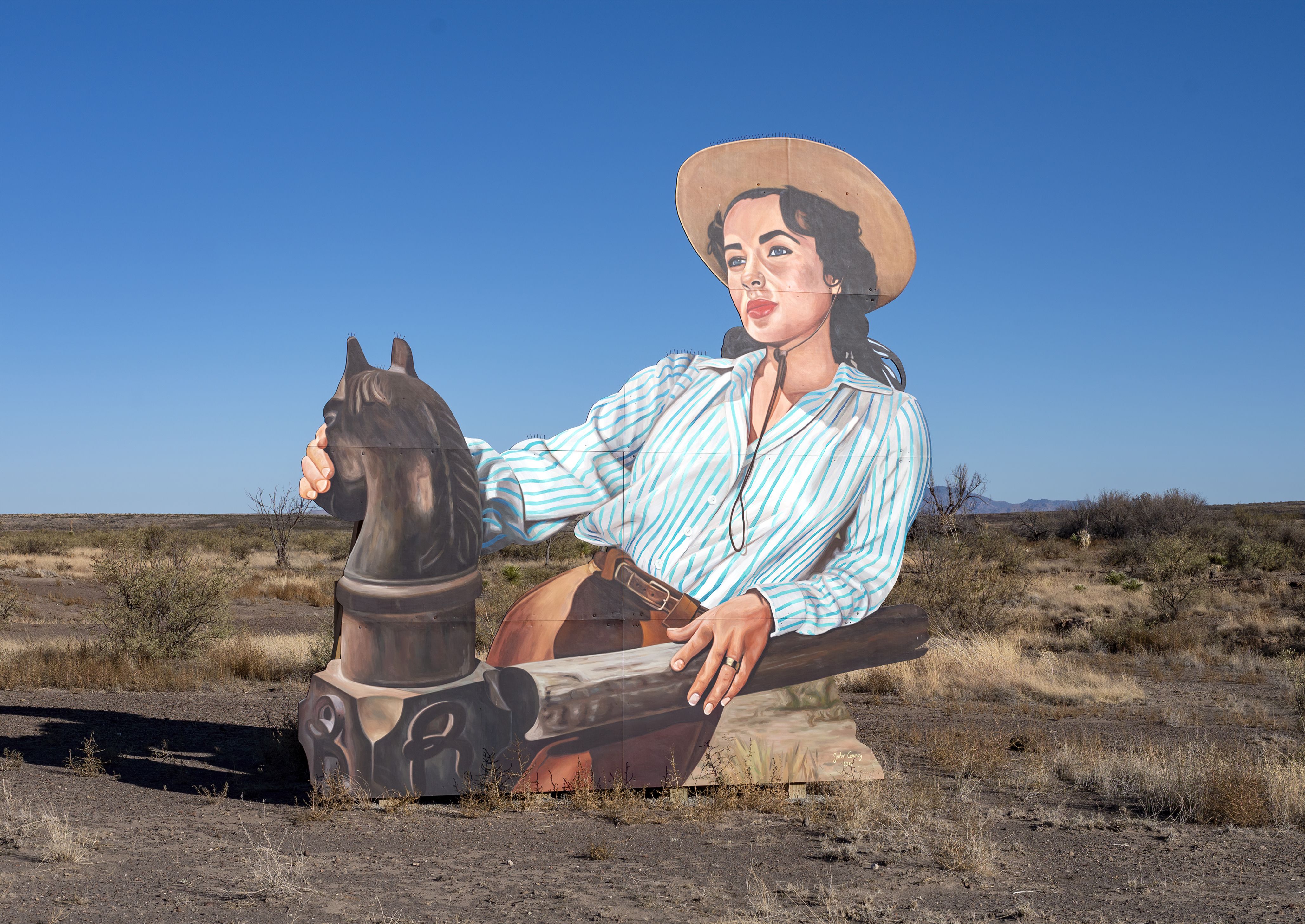 Mural depicting a scene with Elizabeth Taylor of Giant on Highway 90, Marfa, Texas