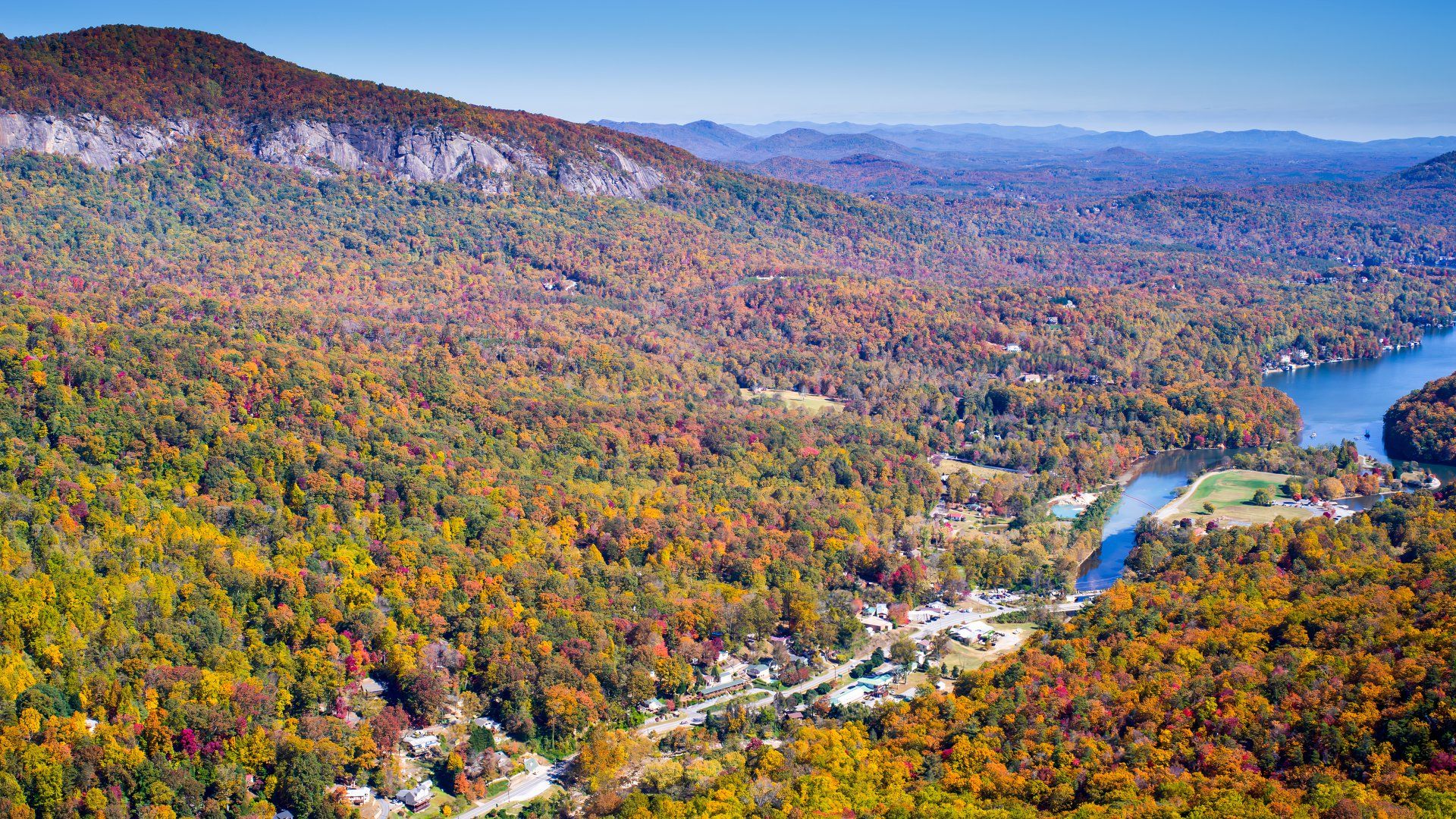 These Are The Prettiest Small Towns In North Carolina For Fall Foliage