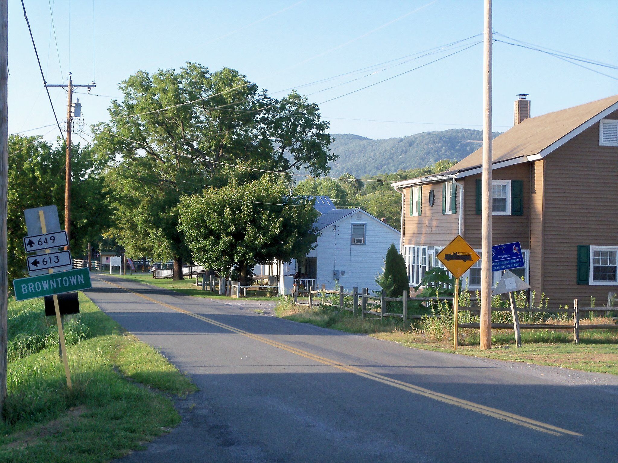 7 Small Towns Closest To Skyline Drive For Fall Foliage