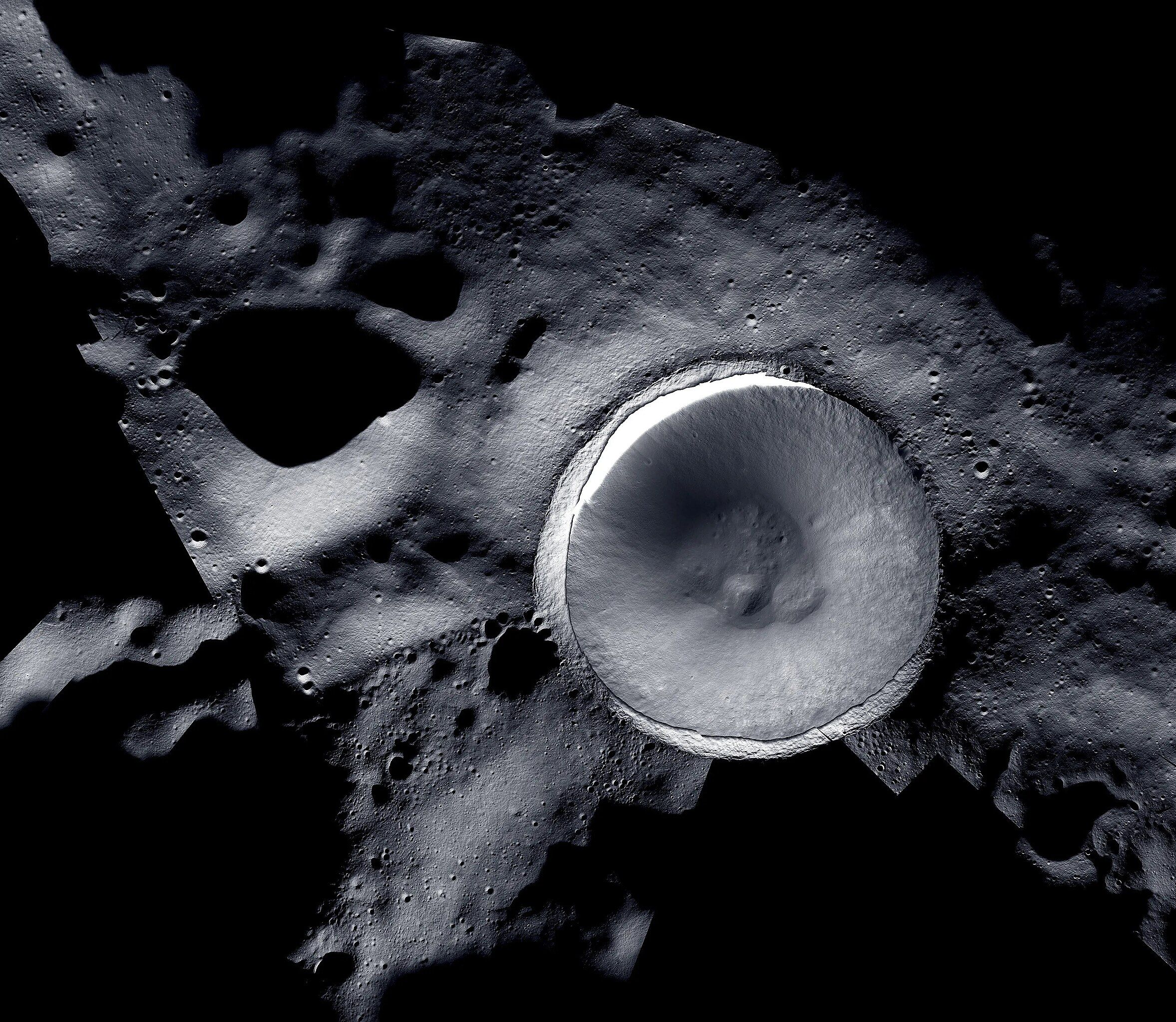 Shackleton_Crater