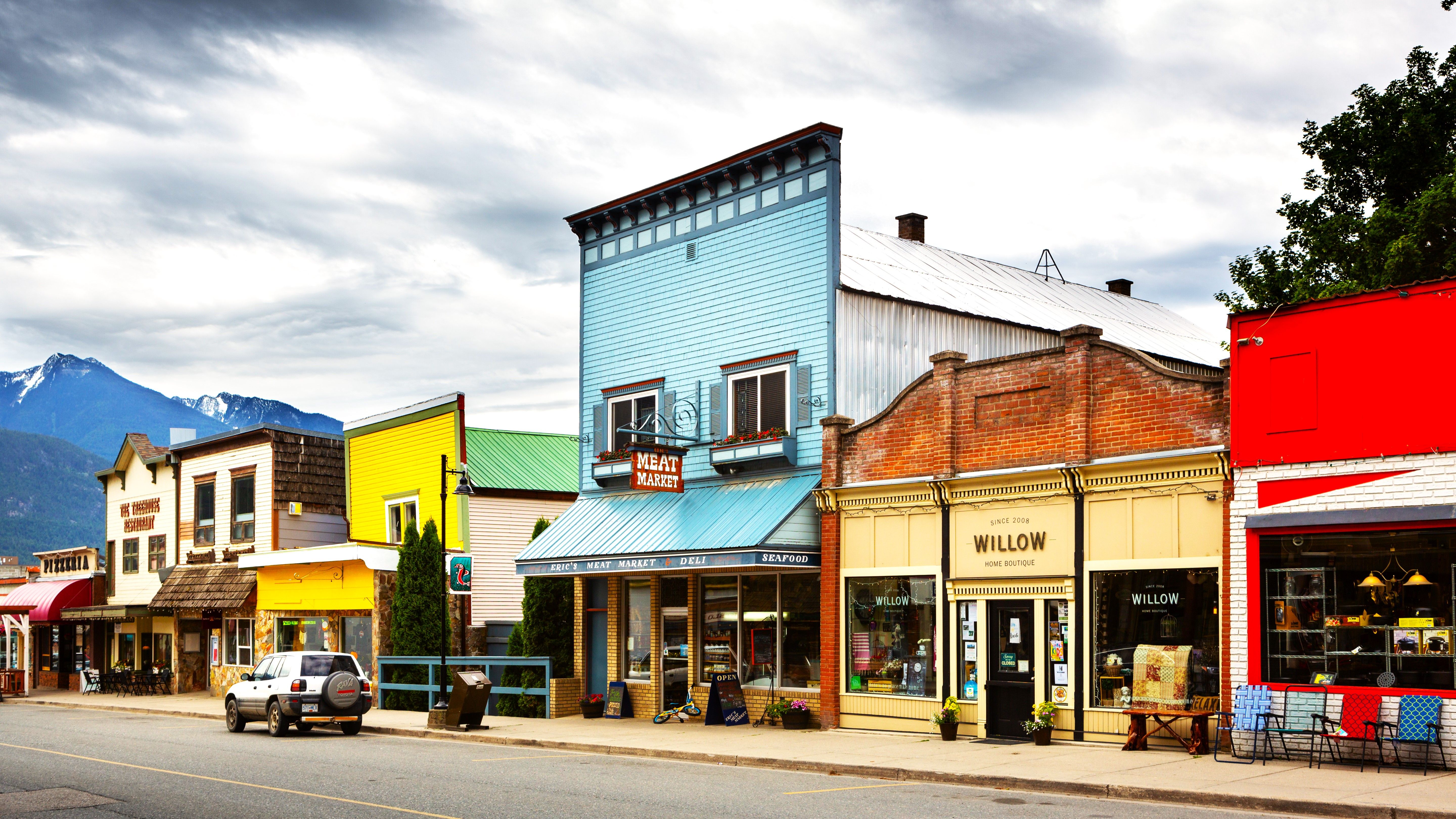 8 Underrated Small Towns In Canada Near The U.S. Border