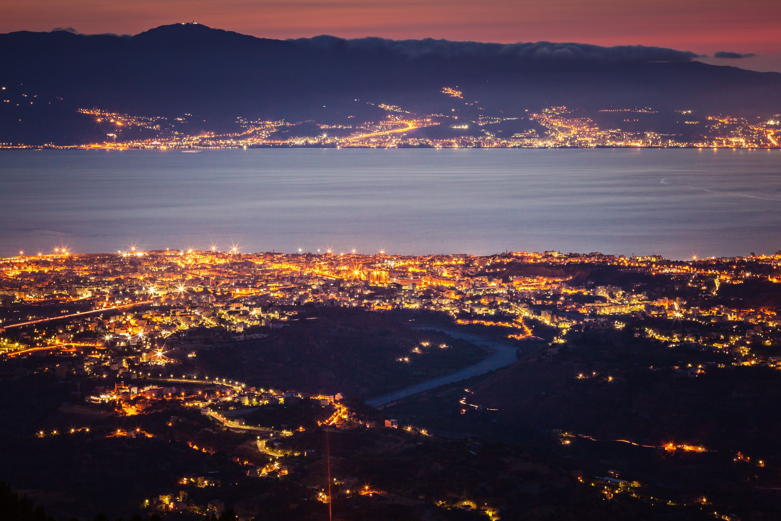 Messina Strait separating Messina, Sicily and Reggio di Calabria - ID 142868789 Nata_rass - Dreamstime.com