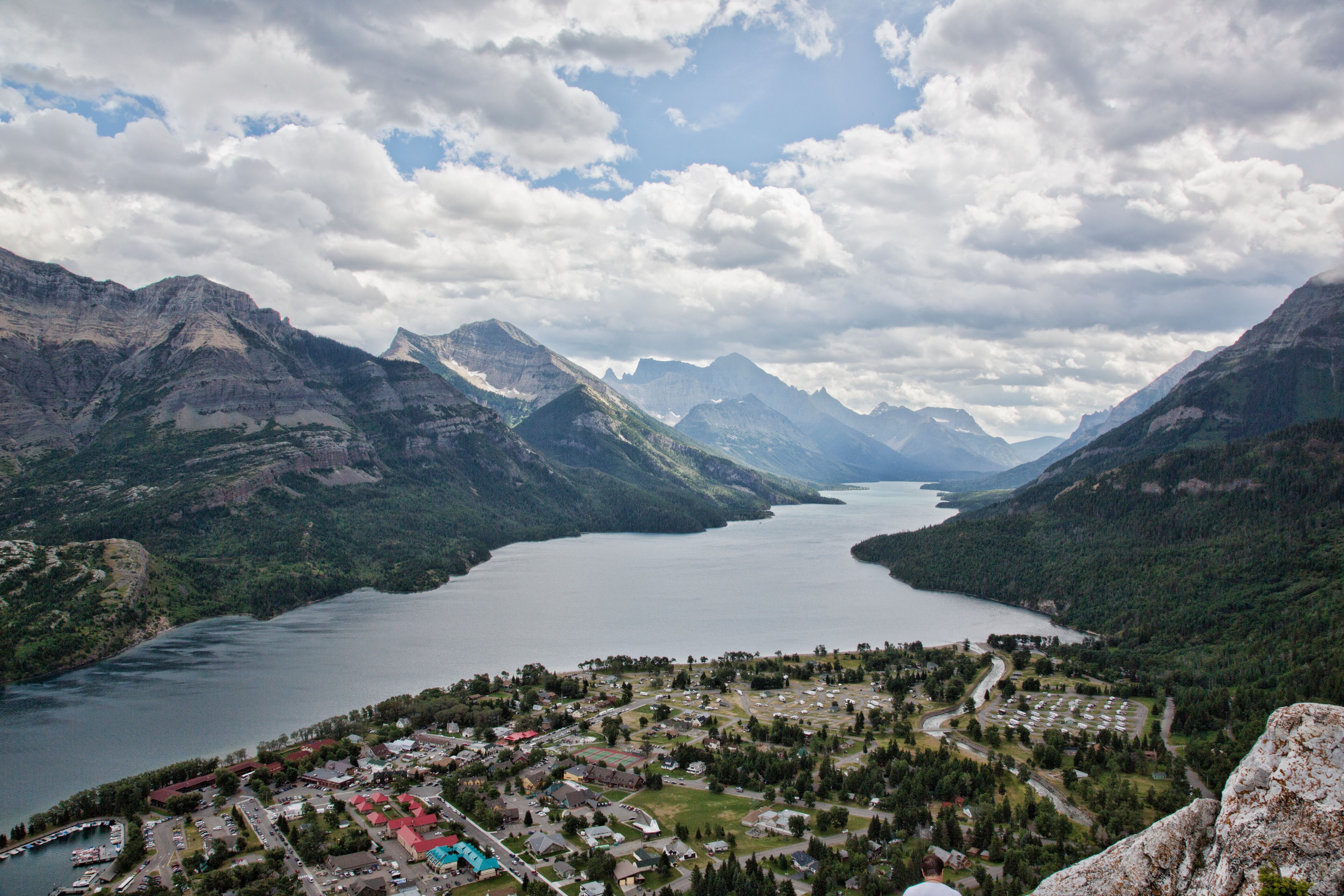 See Two National Parks In The U.S. & Canada On This Underrated Scenic Route