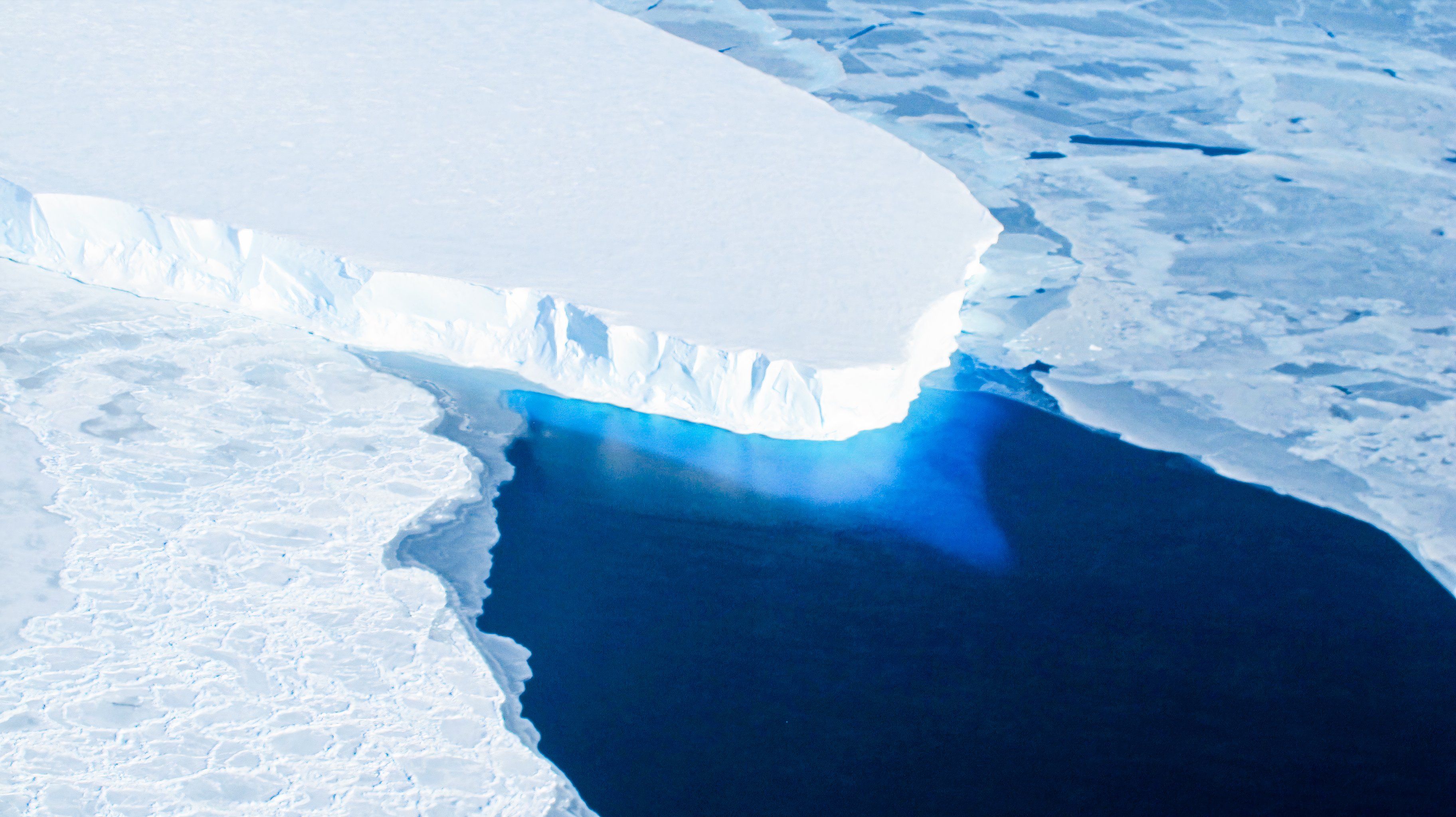 something-unexpected-happened-beneath-the-ice-causing-submarine