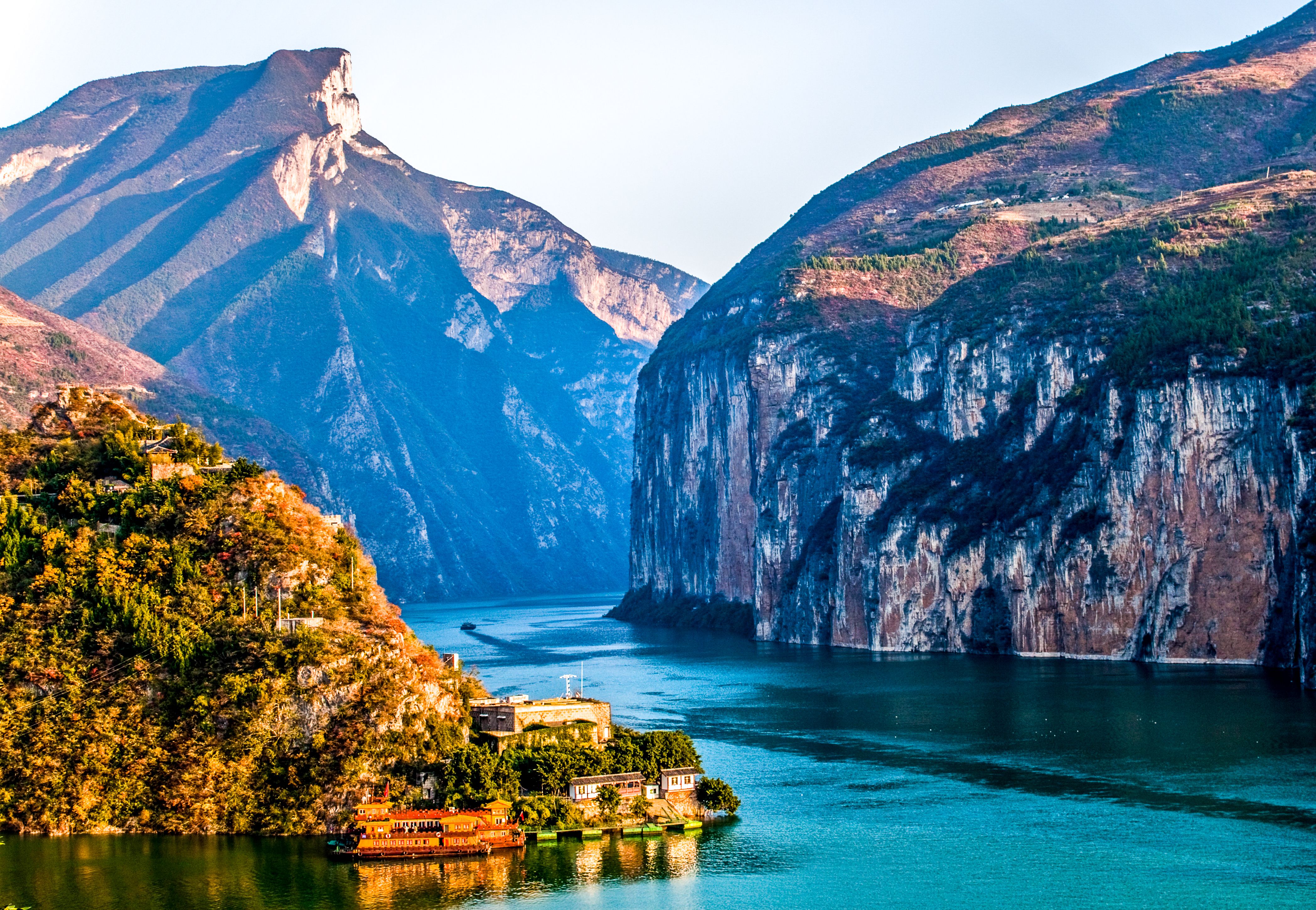 Gorge Gorge's view along the Yangtze River from Baidicheng, China