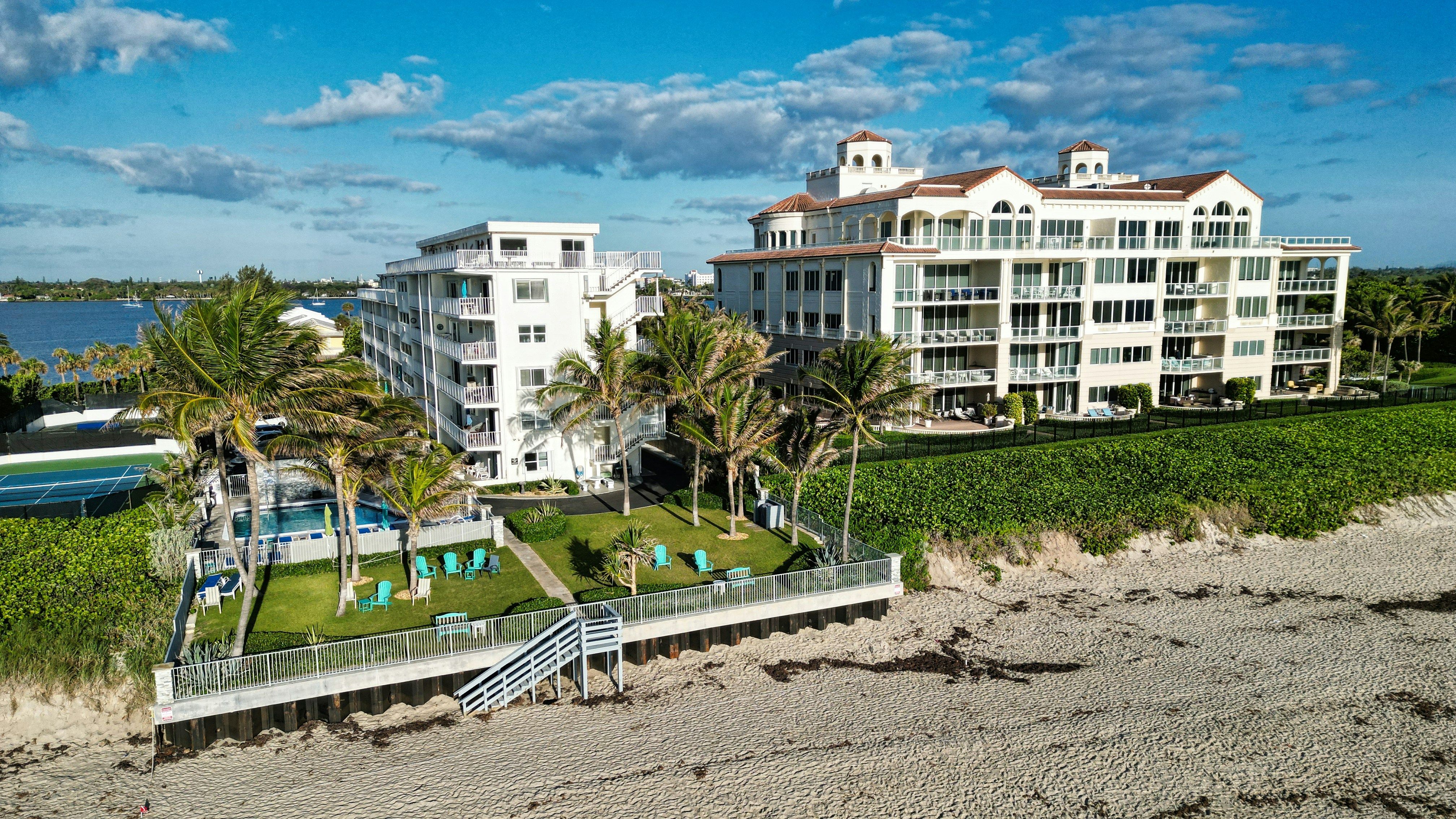 Air a large beach resort and its convenience at Lake Worth Beach, Florida