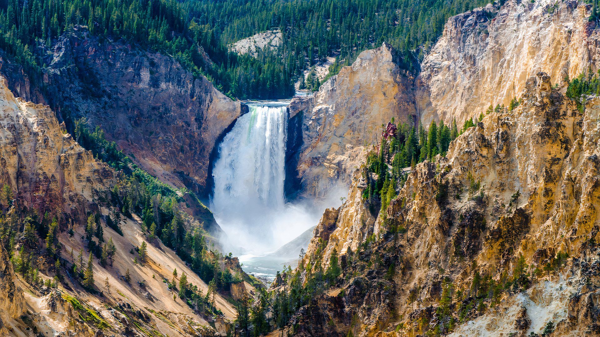 Landscape view at Grand canyon of Yellowstone, USA