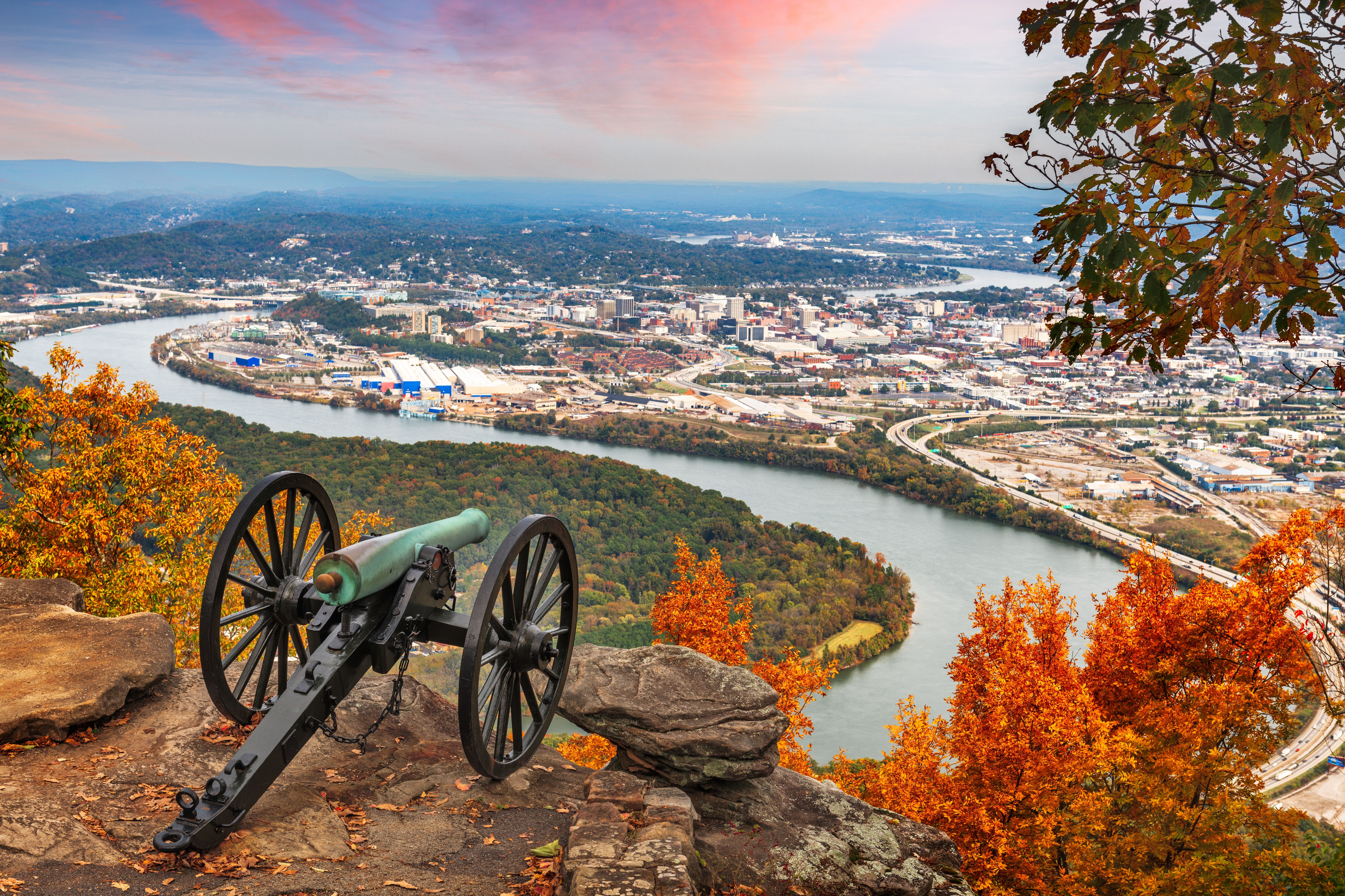 Chattanooga, Tennessee, USA view from Lookout Mountain at dawn