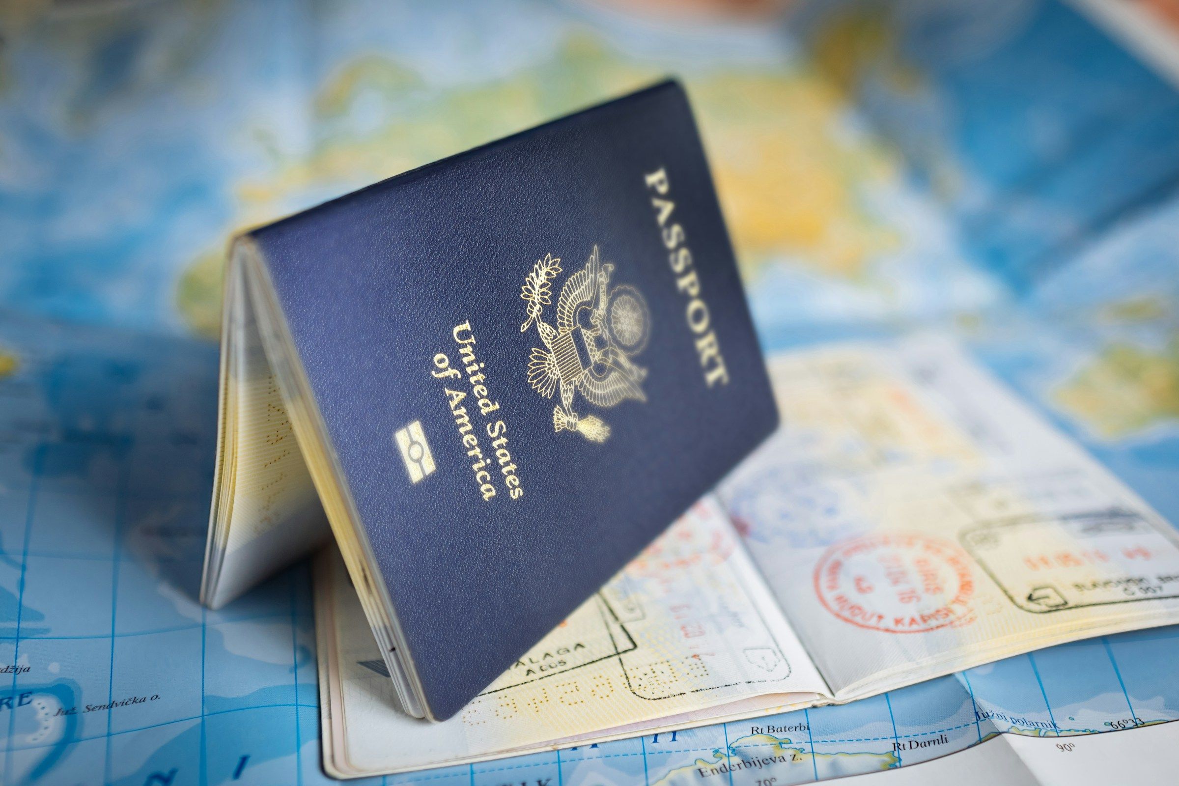 US Passport and World Country Map - Pictures by Global Residential Index at UNSPLASH