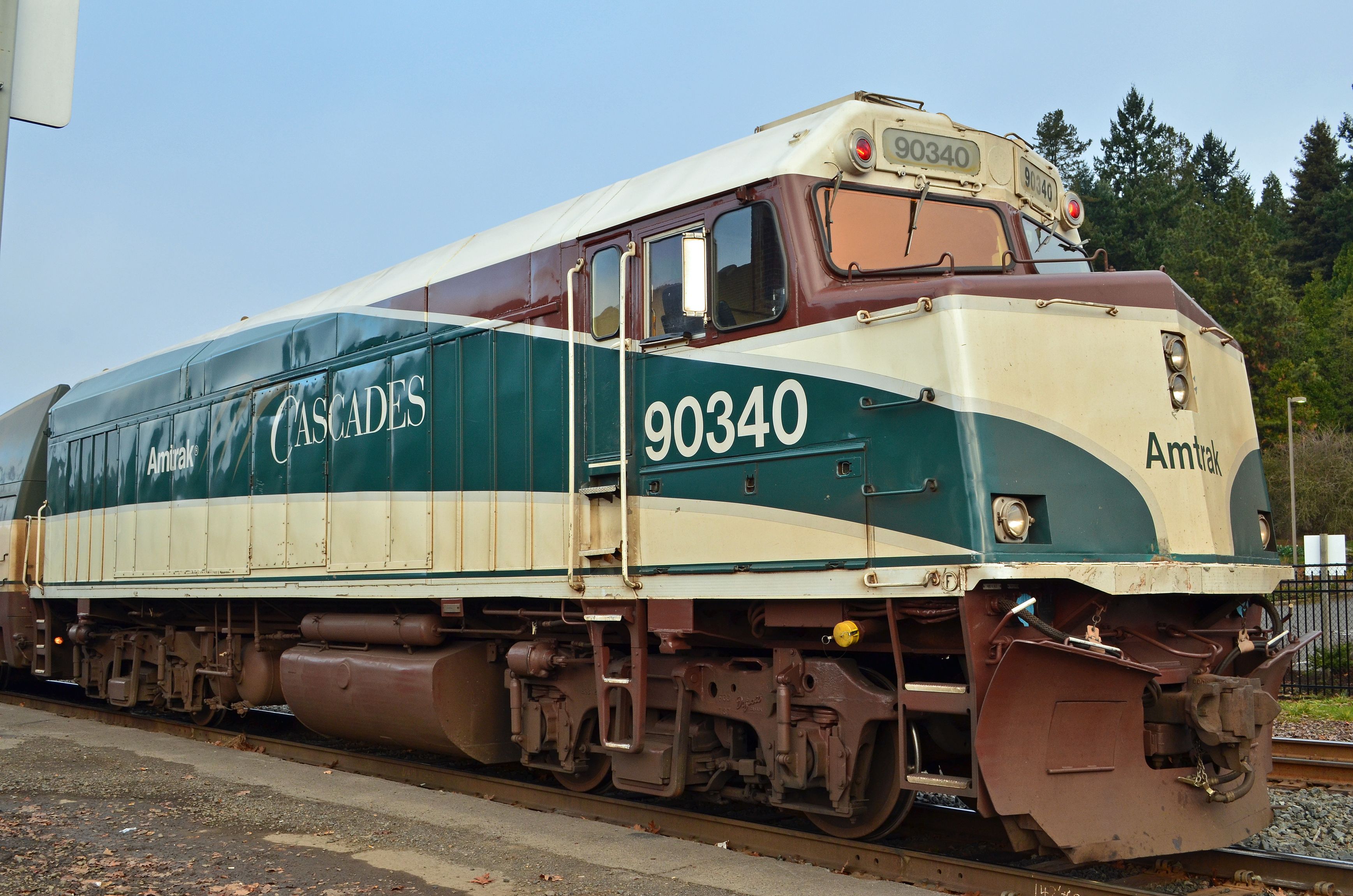 The engine car of an Amtrak Cascades train.